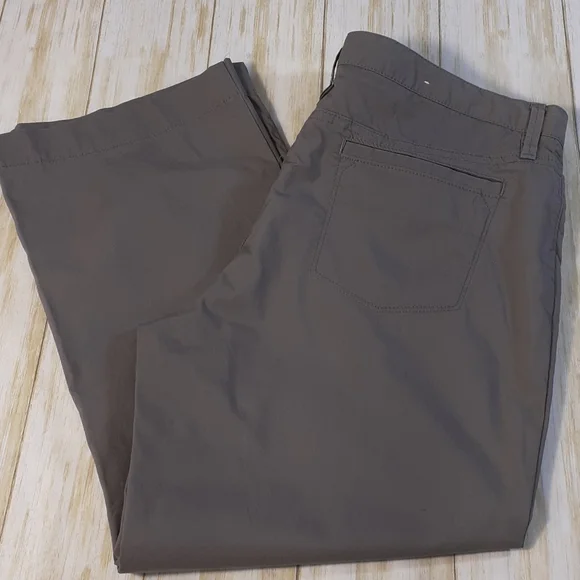 Old Navy On Classic Rise Gray Capris Pants Size 10 - Picture 6 of 16